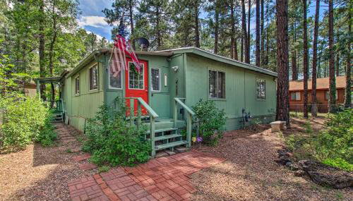 2 Mi to Rainbow Lake Woodsy Retreat with Deck! - Foto 3