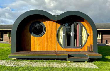 Hazel Hobbit Pod at Cowbridge Cabins - Photo 1