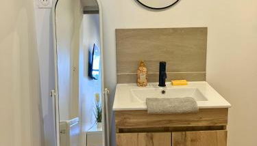 Beau Duplex moderne et calme - gare & centre - idéal pro-couple-famille - Foto 5