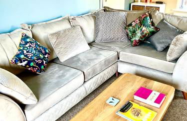 Stunning Large Detached Gloucester, 4 beds, 3 bedroom, 2 bathroom property, Nr Chelt, The Docks and Quays sleeps 6 - Photo 27