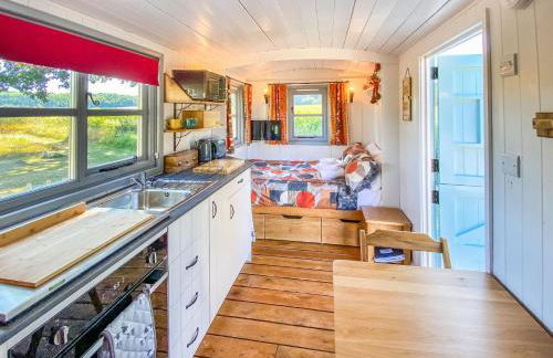 The Hideaway Hut - 1 Bed Shepherds Hut - Hereford - Photo 81