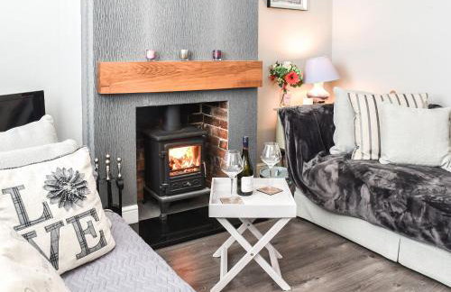 Fuchsia Cottage - Photo 2