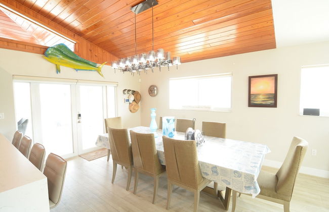 Beautiful Canal Front Home With Above Ground Pool, Dock And Fish Cleaning Station 4 Bedroom Home by RedAwning - Photo 25