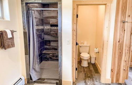 New! Beautiful, Spacious Modern Home on a Large Acreage - Peaks & Prairies Retreat - Foto 29