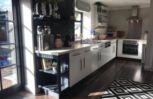 The Old Dairy - Cosy Country Cottage with Hot Tub & Log Burner - Photo 14