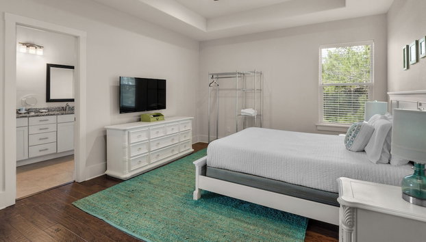 Stunning 4 Bd/4.5 BA - Free Wifi - Easy Walk to Beach - Foto 2, Habitación