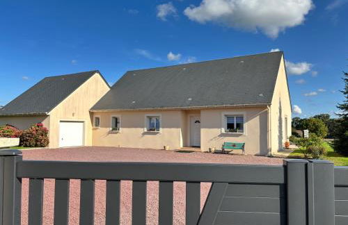 La clé des champs Maison plain pied lumineuse bien équipée, séjour spacieux, belle terrasse aménagée, garage, grand jardin clos, parking, près de Bayeux et Omaha Beach, chiens bienvenus - Foto 37