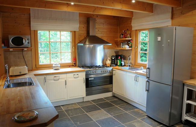 Spacious Chalet Located at Bomal with Hot Tub & Garden Parlour - Foto 9