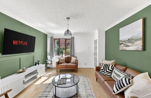 Detached House - Prime Location - Free Parking, Fast Wifi and Smart TVs with Sky TV and Netflix by Yoko Property - Foto 15