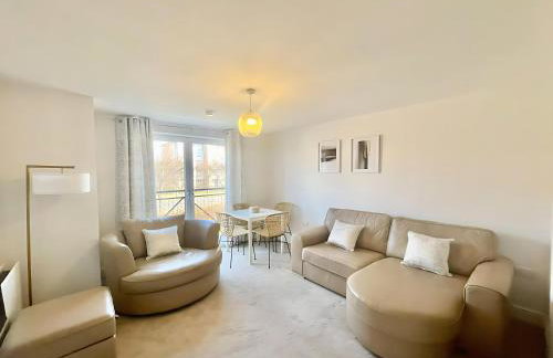 Pass the Keys Next to Braehead - Free Parking - Foto 1