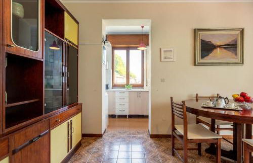 Sciura Elena's Terrace With Lake, Mounts & Valley by Halldis - Foto 6