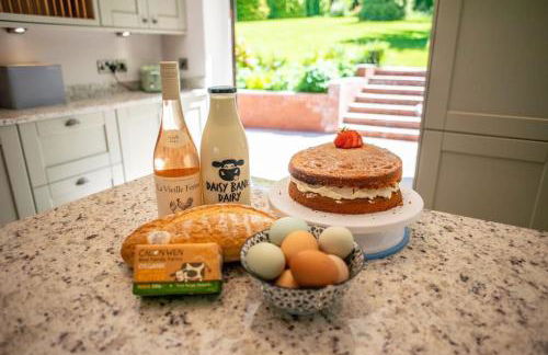 Country Crabtree Bungalow with large wild garden - Photo 22