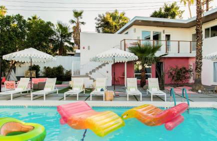 2 Rooms Sleeps 8 Retro Hotel w Pool Wesley King Studio Buyout by AvantStay - Foto 23