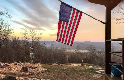 Bullfrog Bluff Mountain View Cabin with Deck! - Foto 38