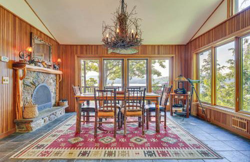 Waterfront Lake George Lodge with Boat Dock and Deck! - Foto 6