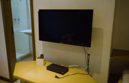 Belíssima Casa com extensa área externa - piscina, sauna, churrasqueira e campo de futebol - com 5 suítes e a 500 metros da Rua das Pedras - Foto 40