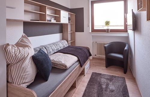 KATARINAS HOUSE mit 2 FeWo stilvoll, gemütlich & zentral Boxspringbett, Parkplatz, Balkon oder Garten - Foto 15