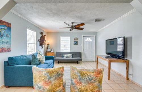 Less Than 1 Mi to Beach! Family-Friendly Galveston Home - Foto 1