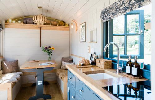 Boutique Cornish Shepherd's Hut with Hot Tub - Foto 7