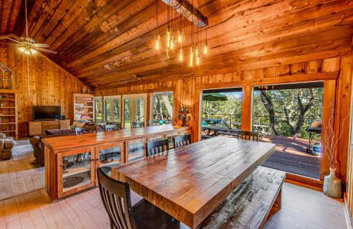 Hill country gem with private pool, deck, firepit, Ping-Pong, foosball, & WiFi - Photo 10