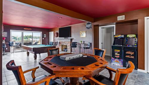 New Renovated 5BD Home with Hot Tub Sauna & Game Rm - Foto 5