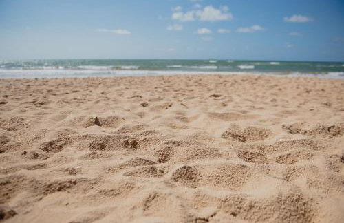 Flat Guarajuba Beira da Praia pé na areia - Foto 42