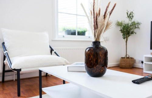 Spacious 1BR Steps from London Bridge & The Shard - Photo 18