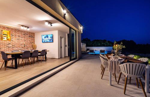 Villa Matea - heated pool, peace, view - Photo 12