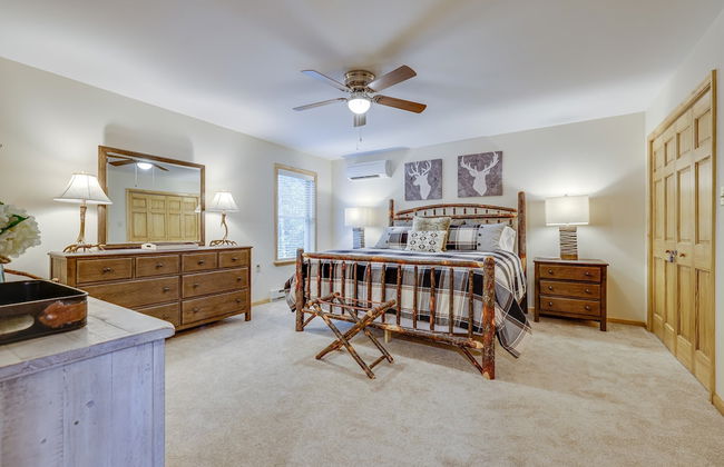 Pocono Paradise by Avantstay Lakeside Retreat, Hot Tub, Game Room, Near Beach - Foto 8