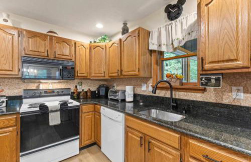 Pocono's Resort | Fire Pit, Jacuzzi, Winter Sport - Foto 46