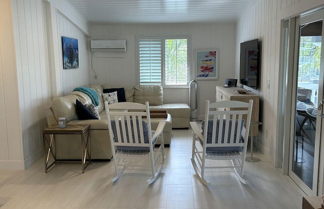 Beautiful Updated Stilted Home Makes For A Super Getaway. 3 Bedroom Home by RedAwning - Foto 18