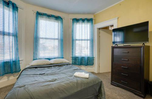 Easy City Commuting! Walkable Newark Duplex - Photo 12