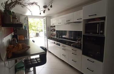 Charmante maison avec piscine chauffée, salle de cinéma et bar - Foto 24