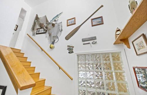 Waterfront home with pool and gameroom! - Foto 8