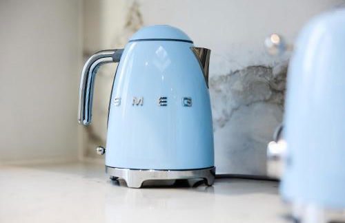 Luxurious 2 bedroom flat with parking and garden, 5 mins walk to train station and bus stop opposite property - Foto 31