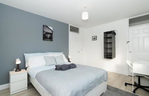 4Bed-House-2Bath-Free Parking-by Holiday Homes - Foto 30