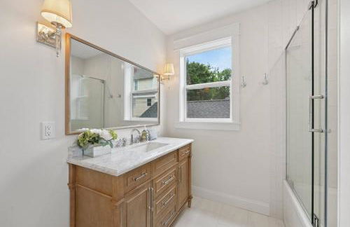 NEW! Heritage Retreat in the heart of Stillwater - Foto 22