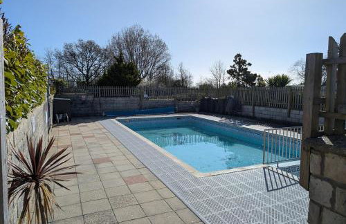 Relaxing Retreat with Hot Tub - Photo 30