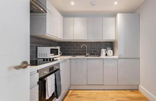 Smart 1 Bed Apartment in the Heart of Eastleigh - Foto 9
