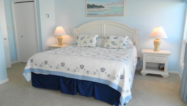 Bellevue Street 4 #6 - Photo 5, Room