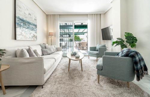 Sensational and Exotic 3-Bedroom Retreat in Nueva Andalucia with a Palm Garden - Foto 2