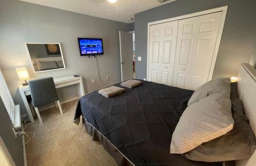 3 Bedroom Villa with Poolside Cinema and Games Room Close to theme Parks sleeps 6 - Photo 22