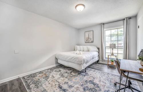 Fenced Yard Centrally Located-Parkway Village Pad - Foto 30