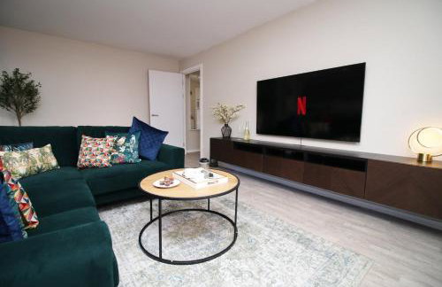 Elegant 2BR w/ Pool Table in Prime Location - Foto 2