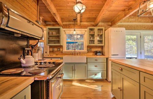 Luxe Dog-Friendly Cabin with Hot Tub and Game Room - Foto 9