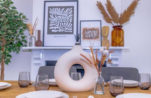 Templar House - Sleeps 6, Special Weekly Monthly Stay Rates, Central Location with FREE Parking, FREE WiFi, Perfect for ALTON TOWERS & M6 - Foto 6