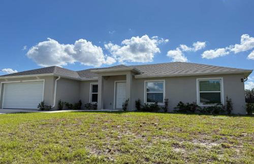 New 4-Bedroom Home – Perfect for Your Stay! - Foto 16