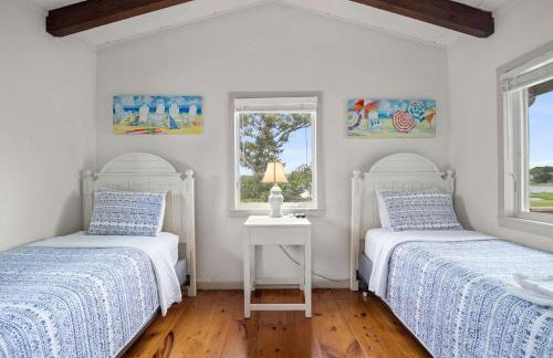 16612 - Stunning Home with Wraparound Deck Views of Bucks Creek and Nantucket Sound - Foto 17