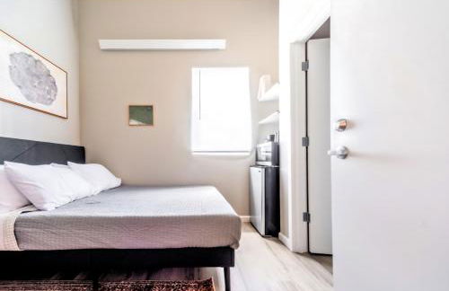 Cozy Micro Suite Unit 11 Sleeps 2 Minutes to Downtown - Foto 9