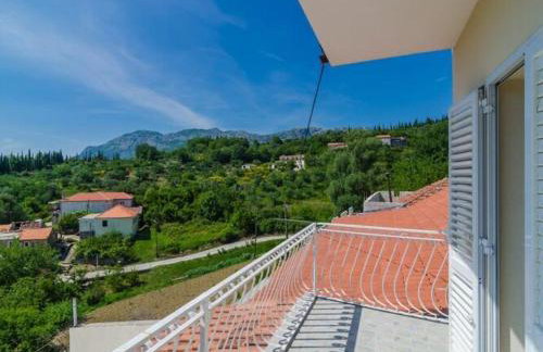 Villa Dalmatian Gem - Two-Bedroom Villa with Terrace and Swimming Pool - Photo 47